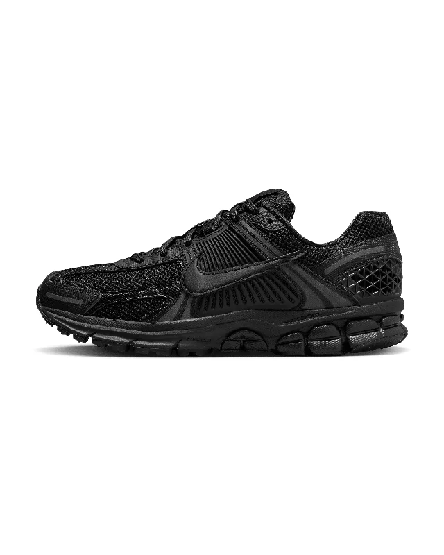 NIKE ZOOM VOMERO 5 - BLACK / BLACK